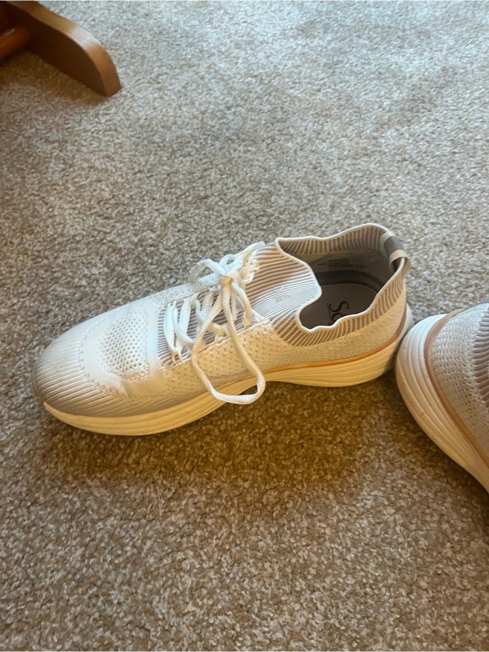 Sofft 9.5 M Comfort Knit Lace-Up women  Sneakers - White with tan trim